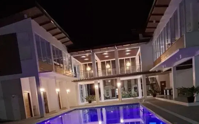 Vacation Home  near Airport and White Sand Beaches