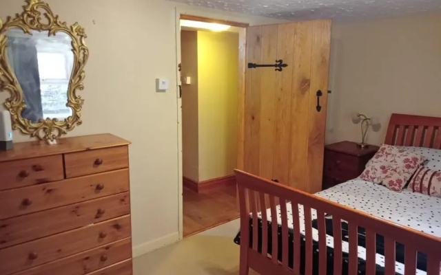 Llandovery - Cottage - Sleeps4 - Parking Secure Lock up for Bikes