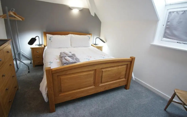 Stunning Central Exeter Apartment with balcony and fantastic view