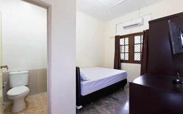 RedDoorz @ Cempaka Putih Barat