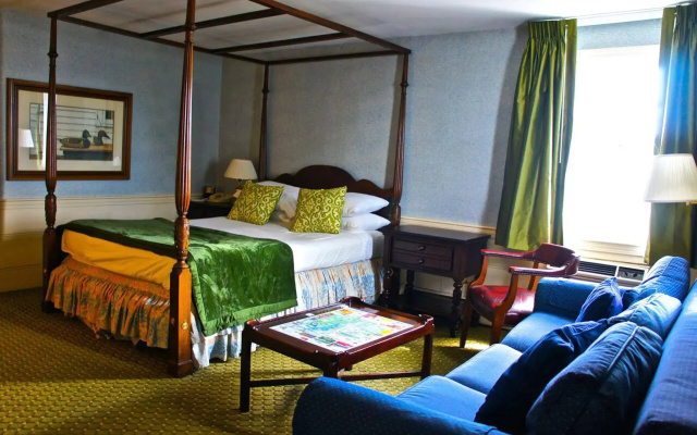 Inn at Mystic