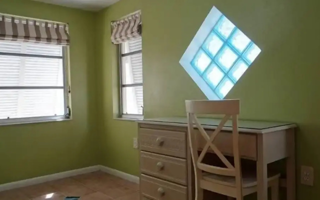 203 22nd St 2 Bedroom Home by Redawning