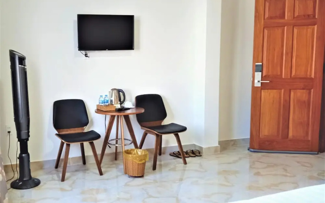Thu Hien Hotel – Near the Market with Projector
