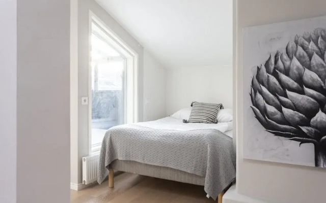 2ndhomes Kluuvi 2BR penthouse with balcony and sauna