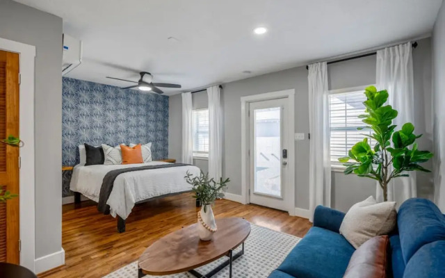 Urban Studio Retreat Near Downtown Houston