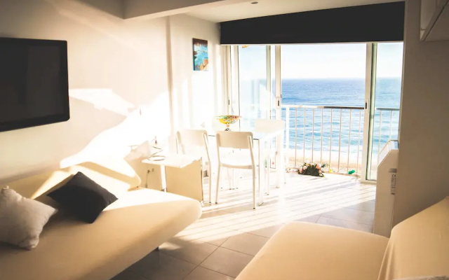 Cozy Loft in Front of the Sea