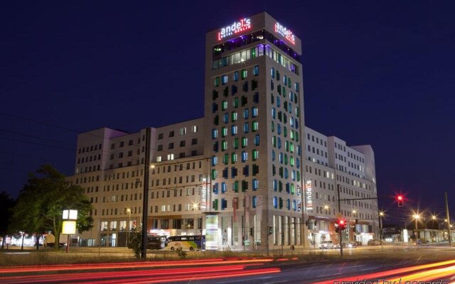 Отель Vienna House Andel´s Berlin Германия, Берлин - 8 отзывов об отеле, цены и фото номеров - забронировать отель Vienna House Andel´s Berlin онлайн вид на фасад