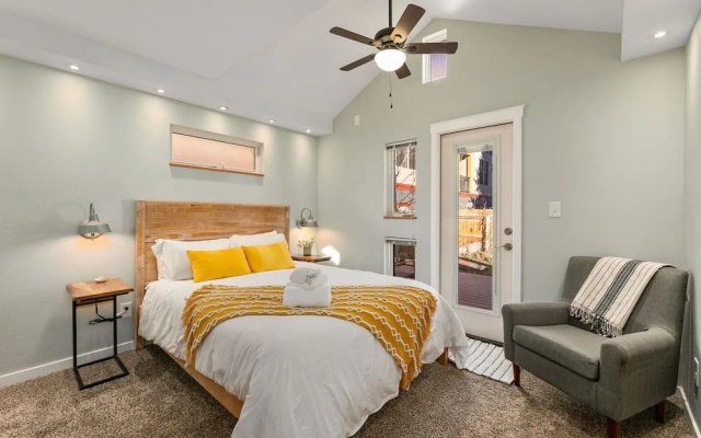 Vibrant Downtown Bungalow – Walk Everywhere!