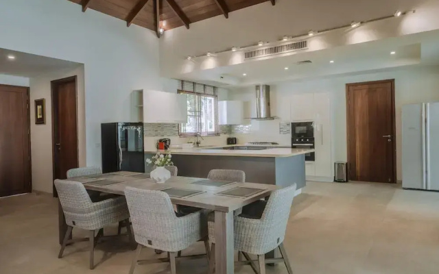 Luxury 3BR Villa 5 Private Pool, Gym & Jacuzzi