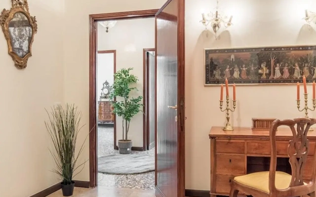 Luxury Apartment On Grand Canal
