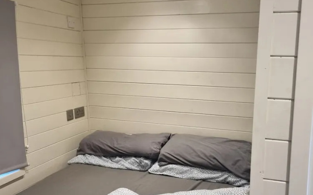 Glamping Hut - Riverview 4