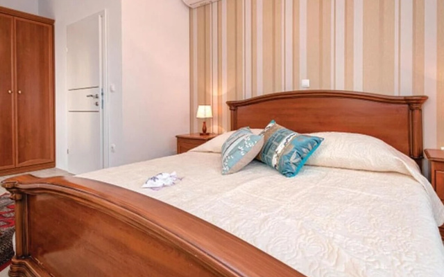 Nice Home in Jelsa With Wifi and 3 Bedrooms