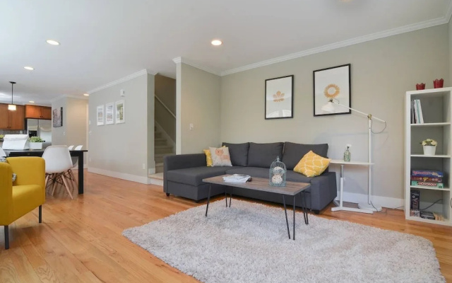 Seattle Vacation Home: Off The Wall