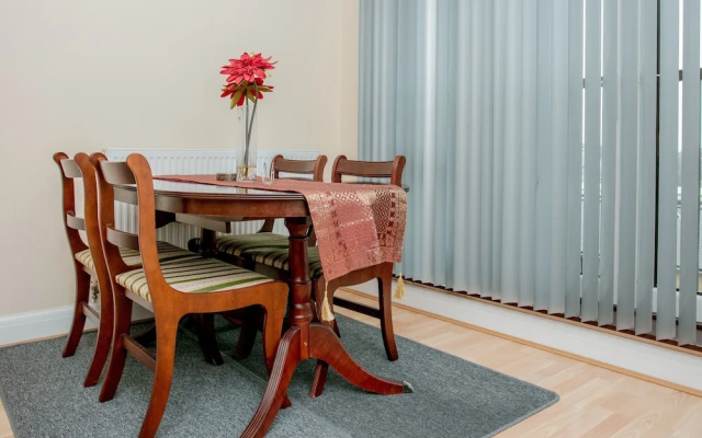 2 Bedroom Balcony Apartment In Putney