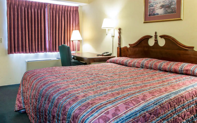 Econo Lodge South