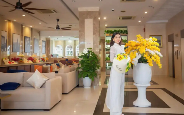 Sea Front Apartment & Spa Da Nang