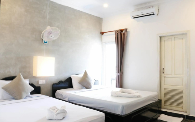 Pool Party Hostel