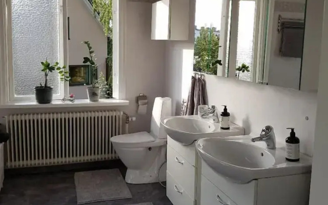 Lovely Spacious Apartment centerally
