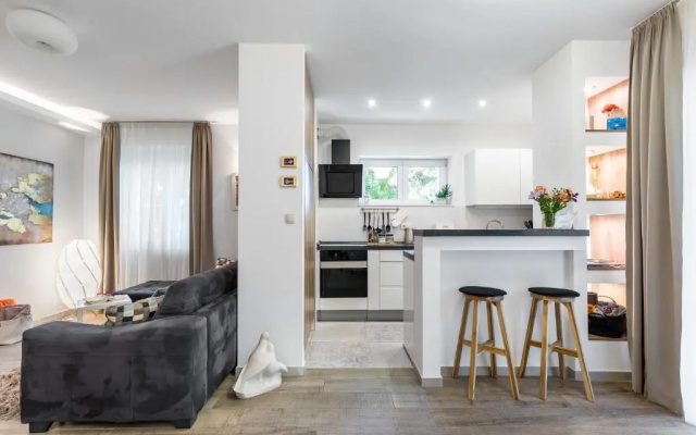 Top Location Apartment "Park"