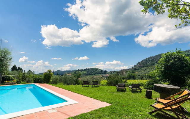 Farmhouse in Tuscany Near Renaissance Villa