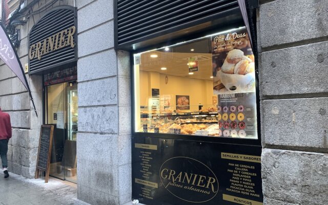 Отель Oro Centro La Latina Plaza Mayor вид на фасад