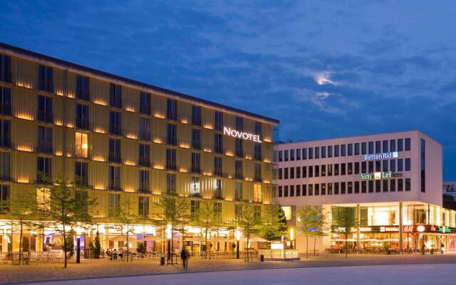 Отель Novotel München Messe Германия, Мюнхен - 4 отзыва об отеле, цены и фото номеров - забронировать отель Novotel München Messe онлайн вид на фасад