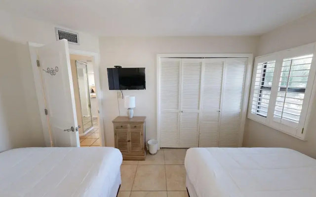 Inlet Reef 205 2 Bedroom Apts by RedAwning