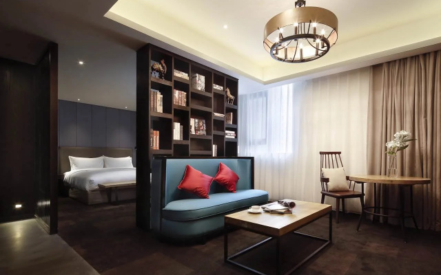 Ease House Hotel