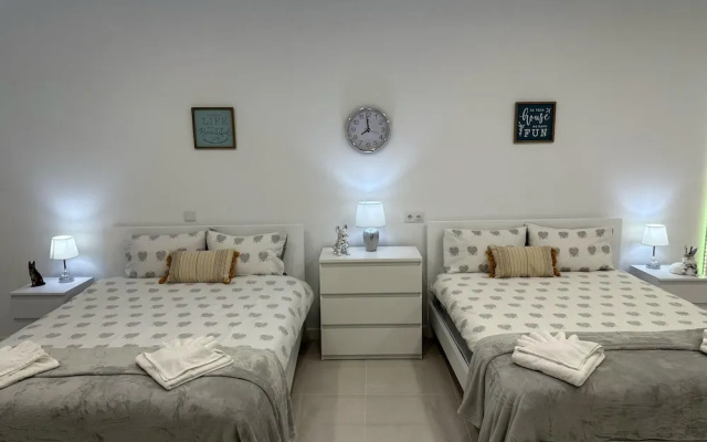 Luxurious Spacious Studio Retreat Close to Funchal