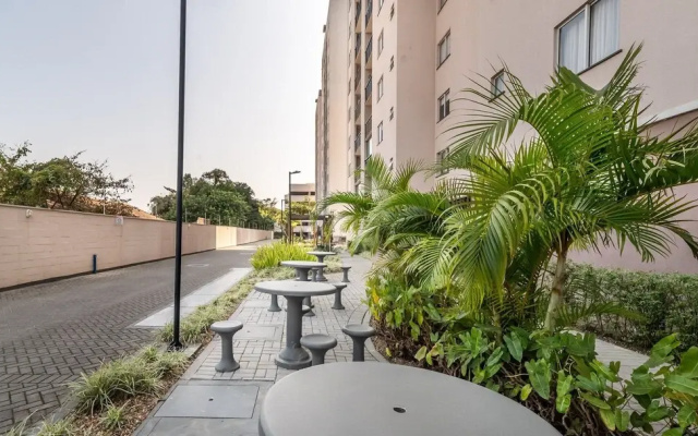 2BR Apt w/ Pool & BBQ 210m - Csi0302