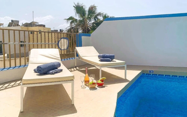 Pool and Sea, charming Merill Apart 4
