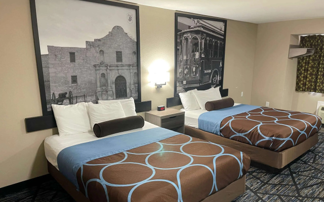 Super 8 by Wyndham San Antonio Downtown NE