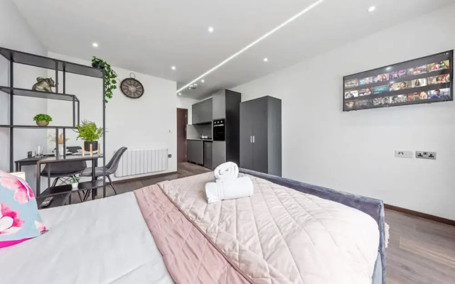 Modern Serviced Studio Flat Near Central London