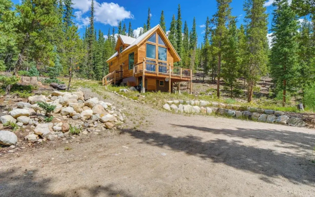Private Deck: Secluded Fairplay Cabin