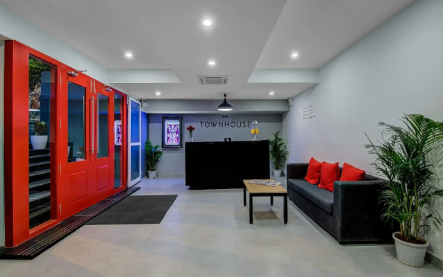 OYO Townhouse 040 Global Village Tech Park