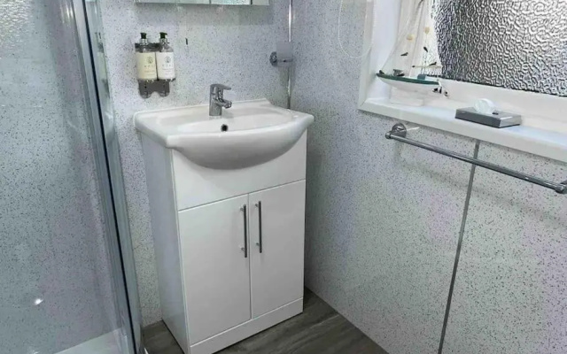 Modern 2 Bed Apartment