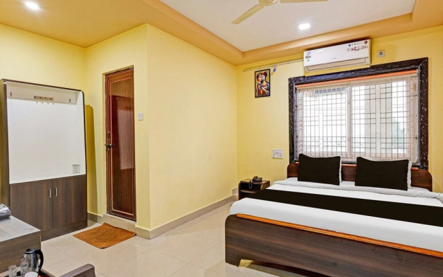 Suite OYO Collection O NAD Near Airport