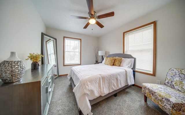 Charming Cleveland Home: 5 Mi to Downtown!