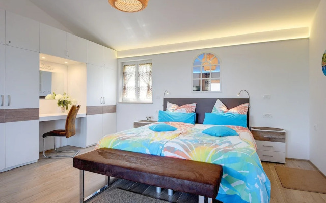 Villa in Novigrad With Pool Near Beach