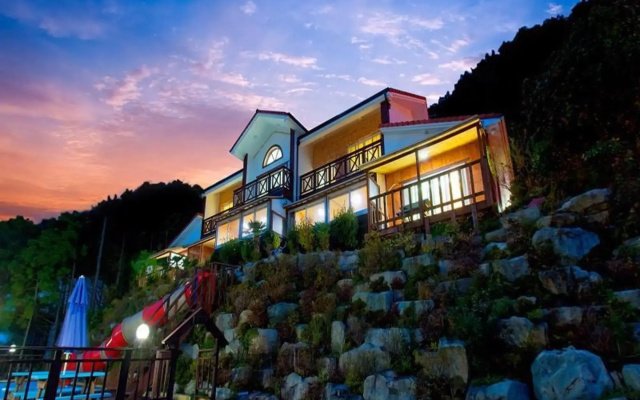 Geojedo Yujahyanggi Pension