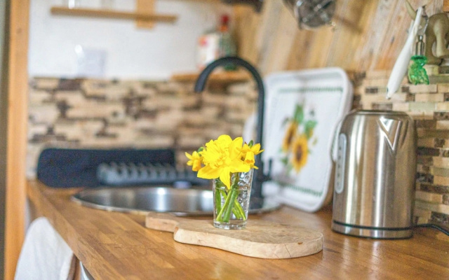 Unique 2-bed Cabin in Llanelli