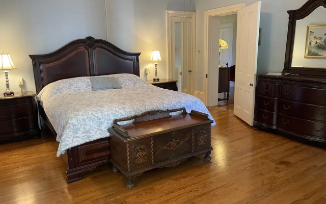 Chez Lindsey Bed & Breakfast