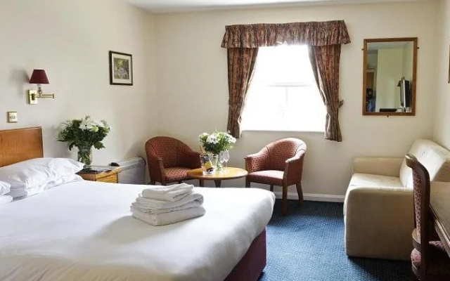 Cobham Lodge Hotel