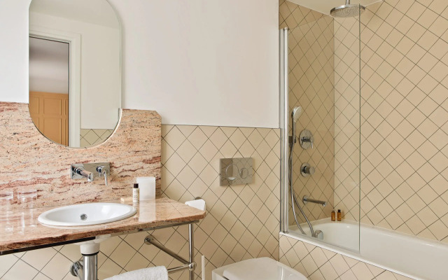 New Hotel Lafayette