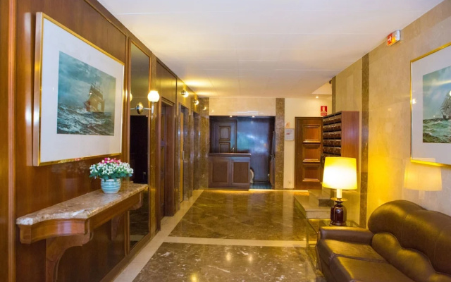 Apartment With Large And Private Terrace