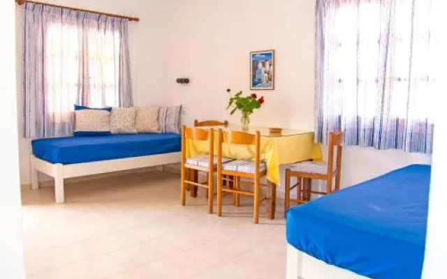 Zorbas Hotel Apartments & Studios