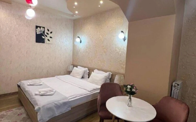 Deluxe Double room (full double bed) · Sanapiro Tbilisi — photo 5