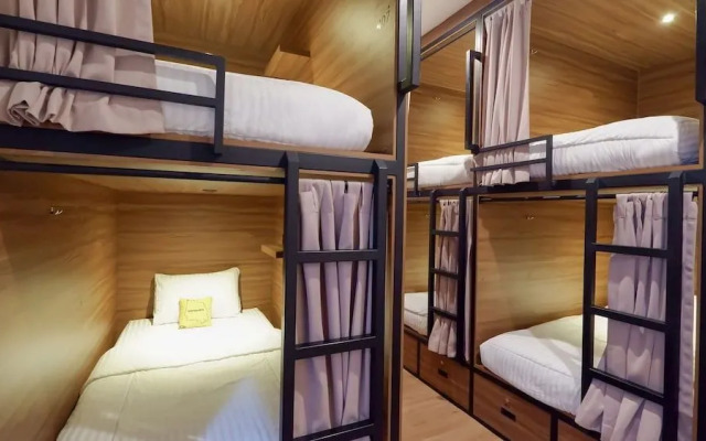Fello Bnb Hostel Kuta - Adults Only