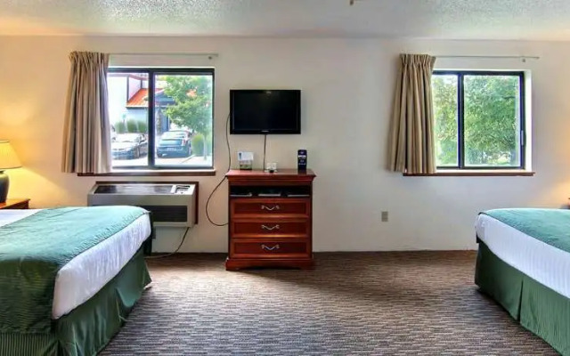 Days Inn & Suites by Wyndham Traverse City