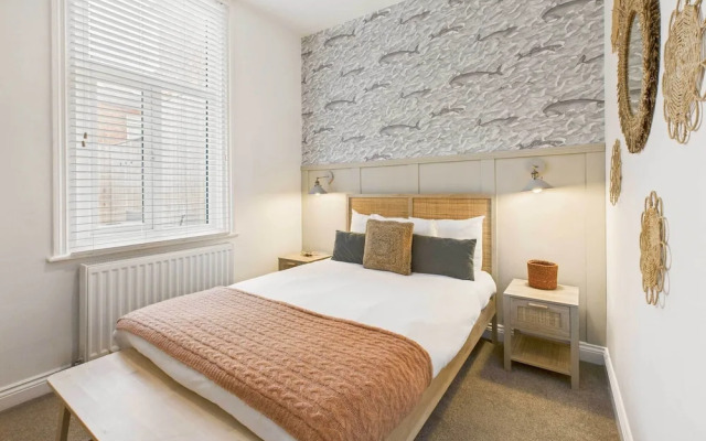 Host Stay Surf Jewel